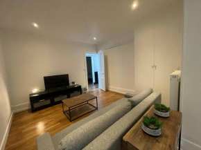 Superbe appartement rénové avec parking gratuit